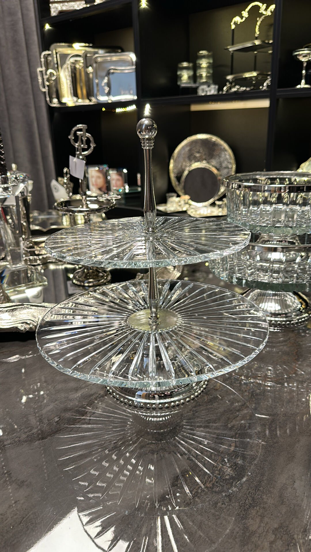 İki katlı kristal Stant